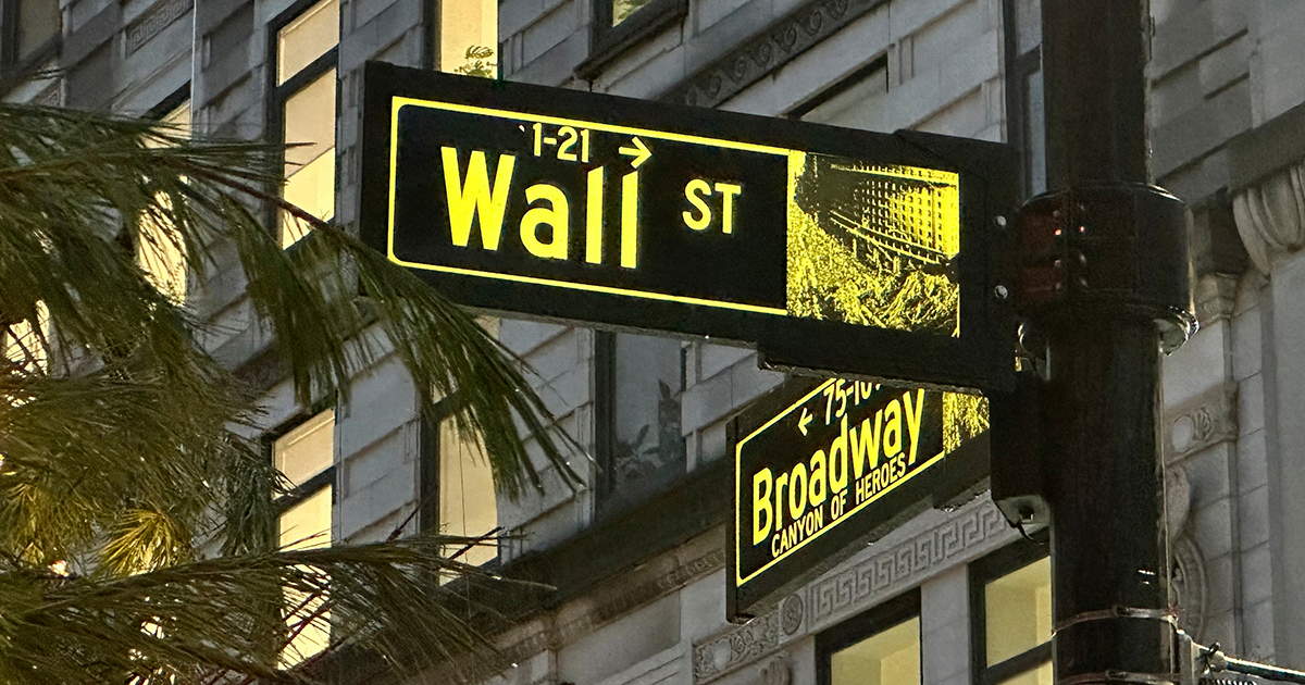 Oil prices swing over concerns about global market