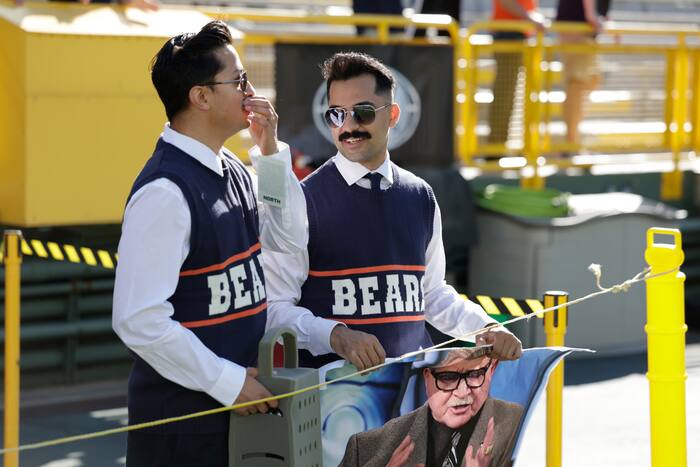 Bears-Packers game features tributes to Mike Ditka on the field and in the stands