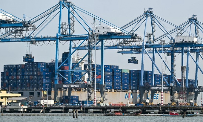 Southeast Asia's third-richest country posts record $384B exports in 9 months