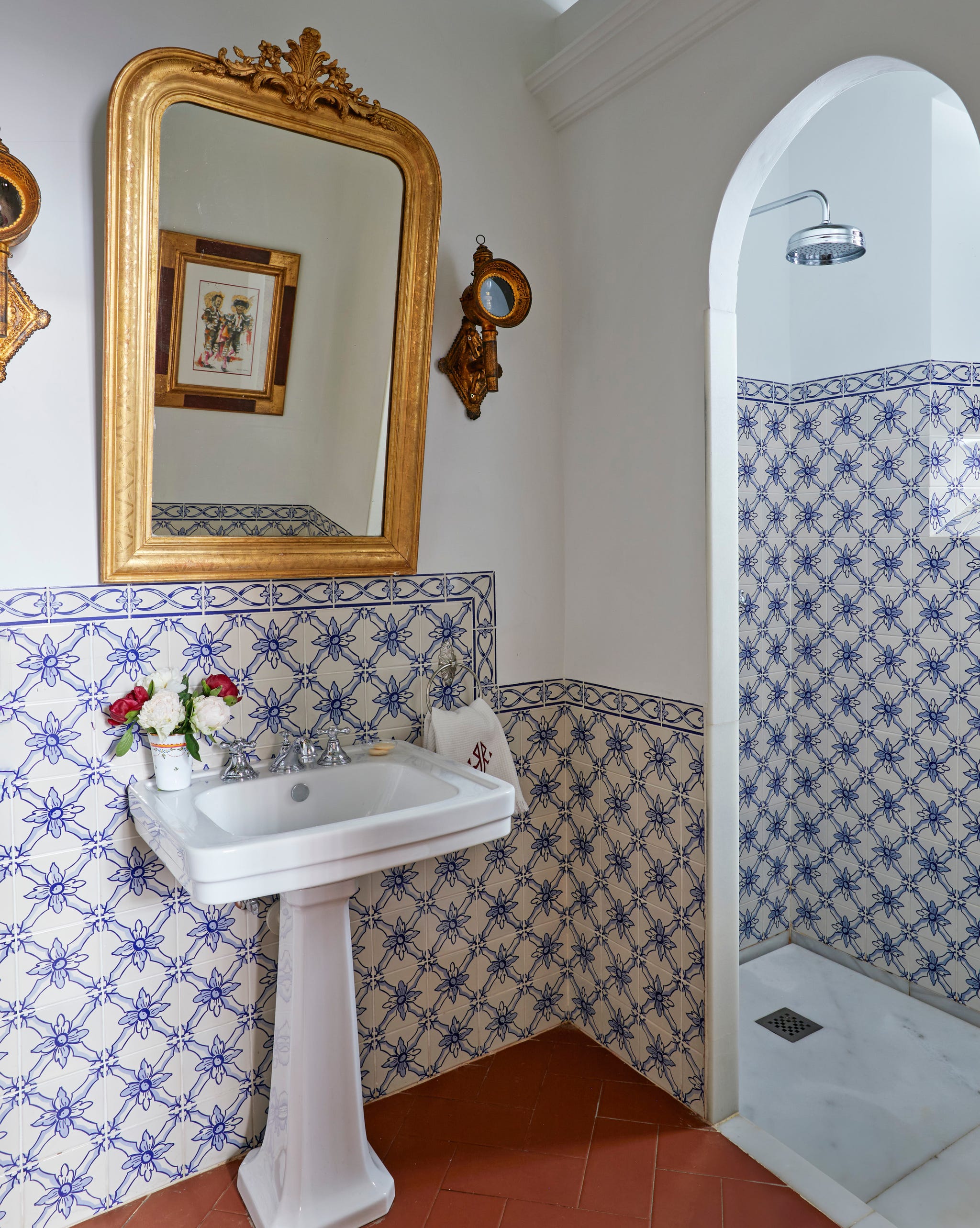 Amaro Sanchez de Moya Seville Apartment Bathroom amaro sanchez de moya seville apartment bathroom