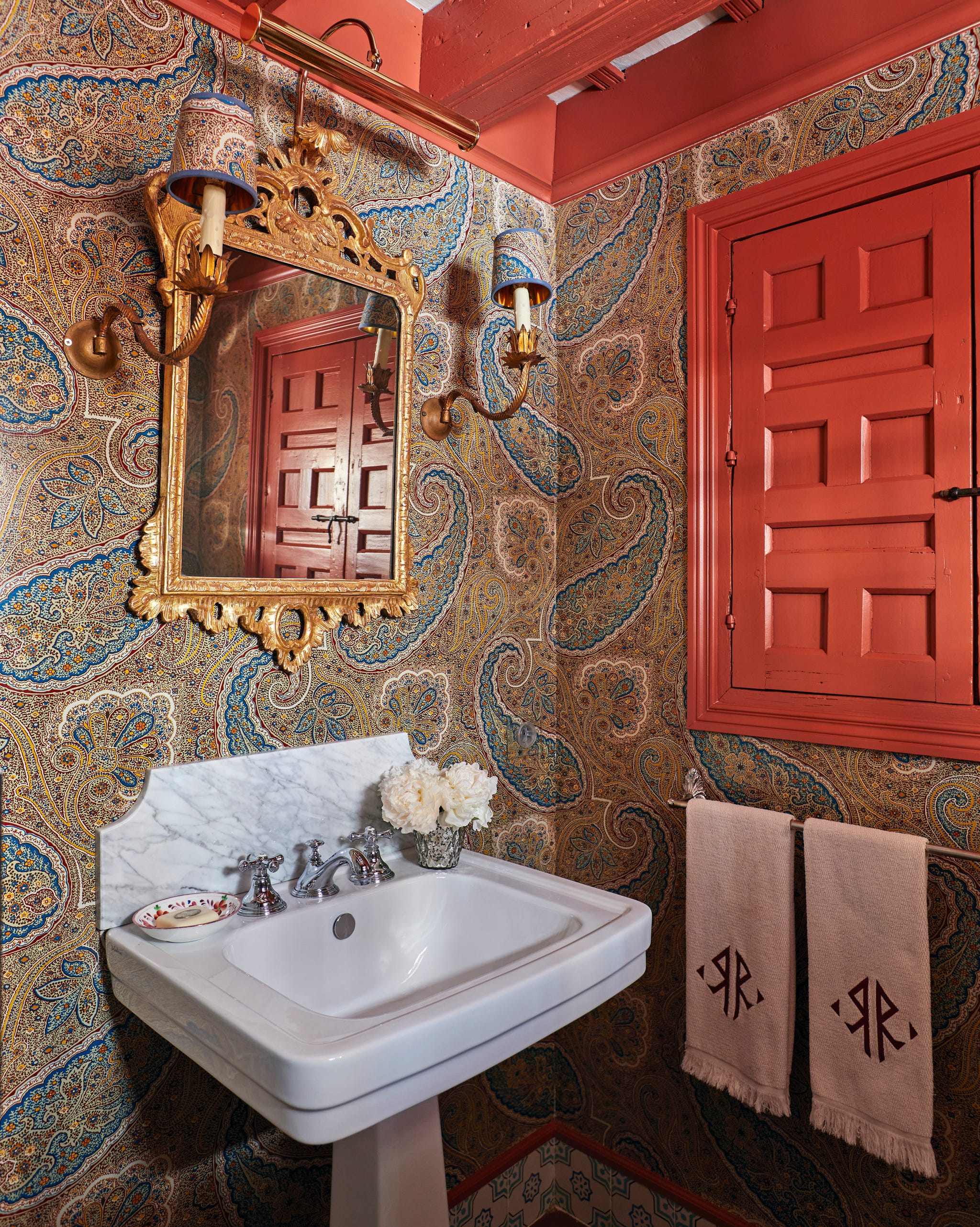 Amaro Sanchez de Moya Seville Apartment Bathroom amaro sanchez de moya seville apartment bathroom