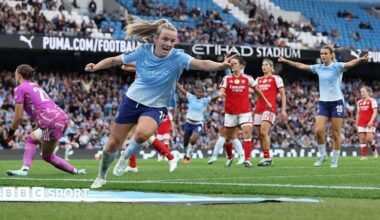 Manchester City 4-2 Arsenal: Lauren Hemp scores twice as champions rally to win