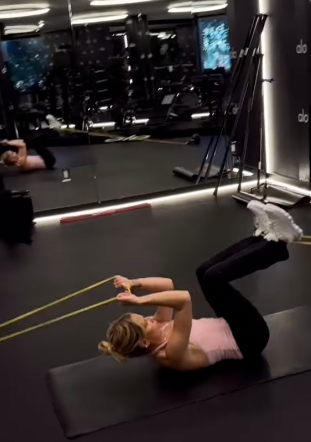 Sarah Michelle Gellar shares photos of her workout routines