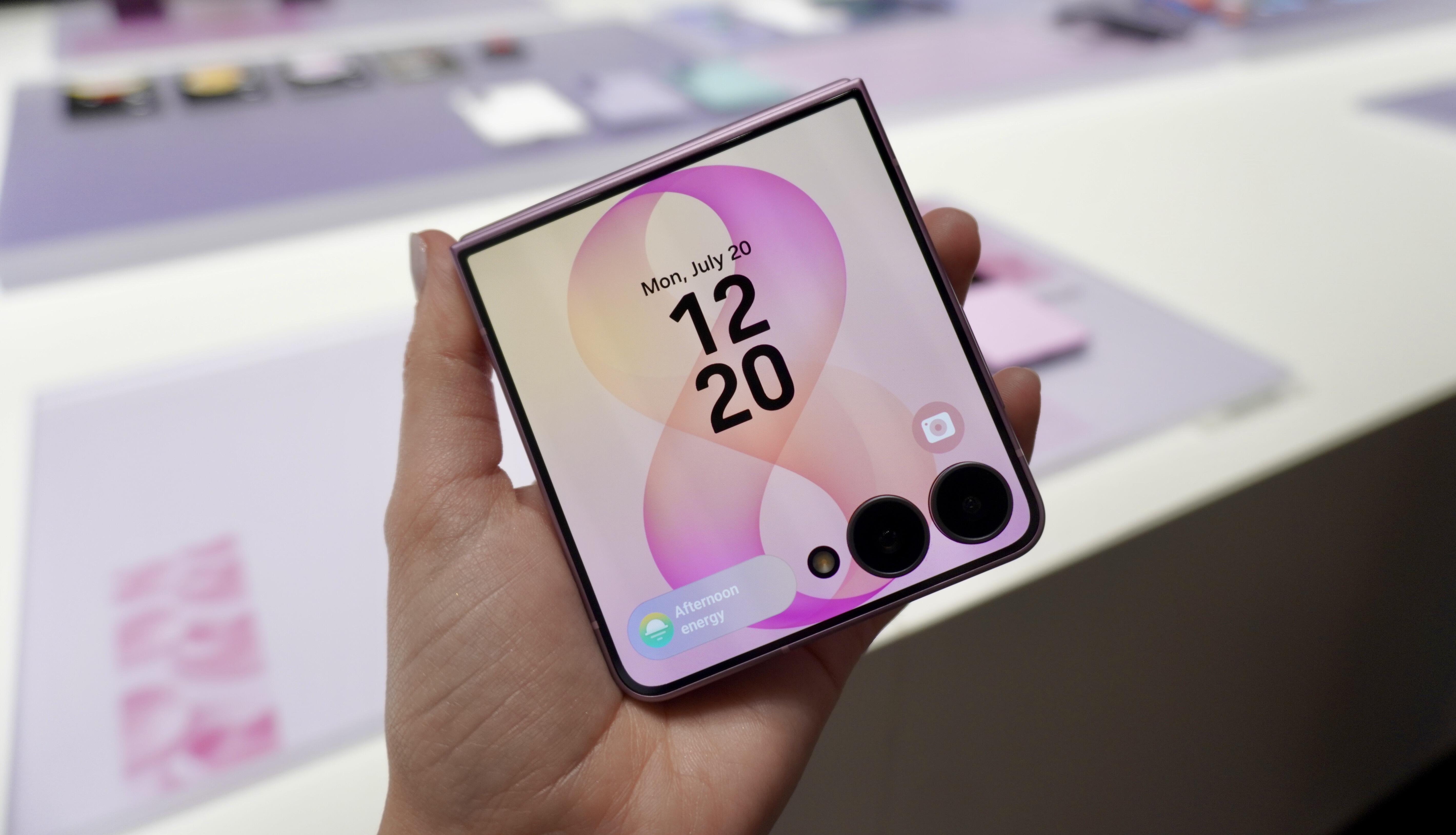 Samsung Galaxy Z Flip 8