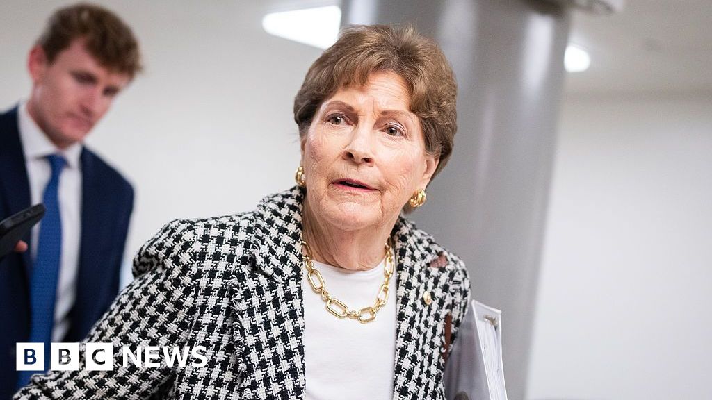 US senators call for investigation into Ukraine's Starlink restrictions - BBC