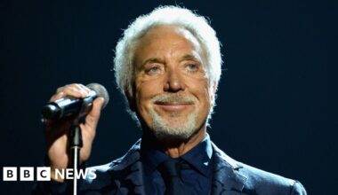 Sir Tom Jones 'truly sorry' as he cancels two shows due to illness - BBC