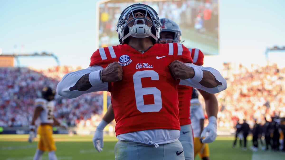 College football grades: Ole Miss earns 'A,' Georgia gets 'F' on Week 7 report card