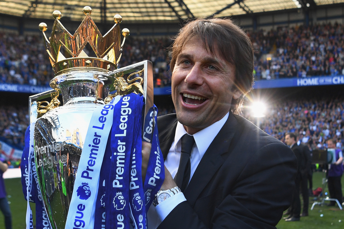 LONDON, ENGLAND - MAY 21: Antonio Conte, Manager of Chelsea poses with the Premier League Trophy after the Premier League match between Chelsea and Sunderland at Stamford Bridge on May 21, 2017 in London, England. (Photo by Michael Regan/Getty Images)