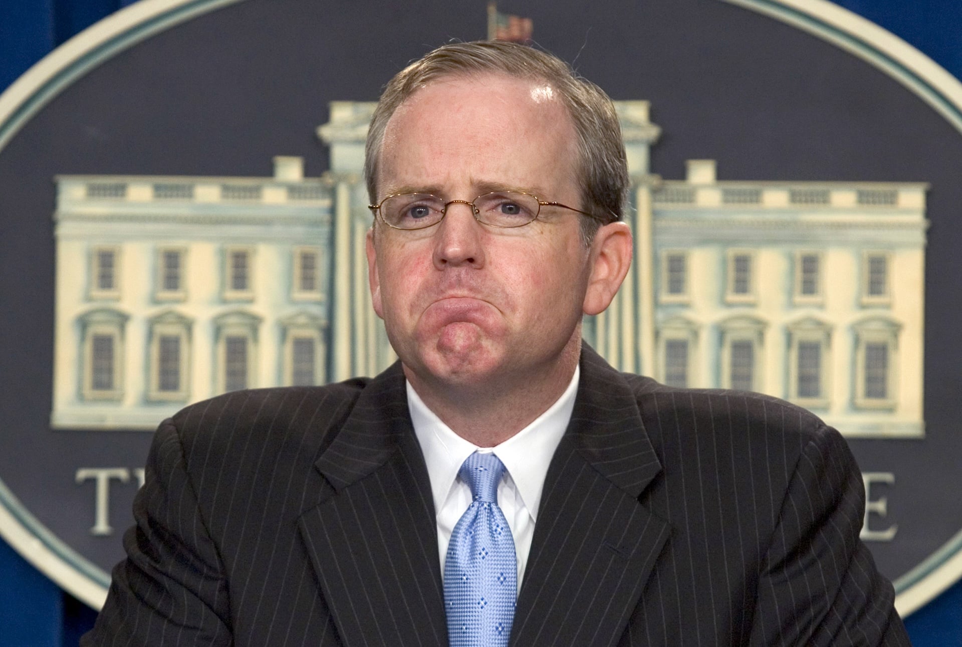 Dan Bartlett, counselor to the US President George W. Bush, speaks to reporters at the White House Briefing Room 01 June 2007 after announcing his resignation. 