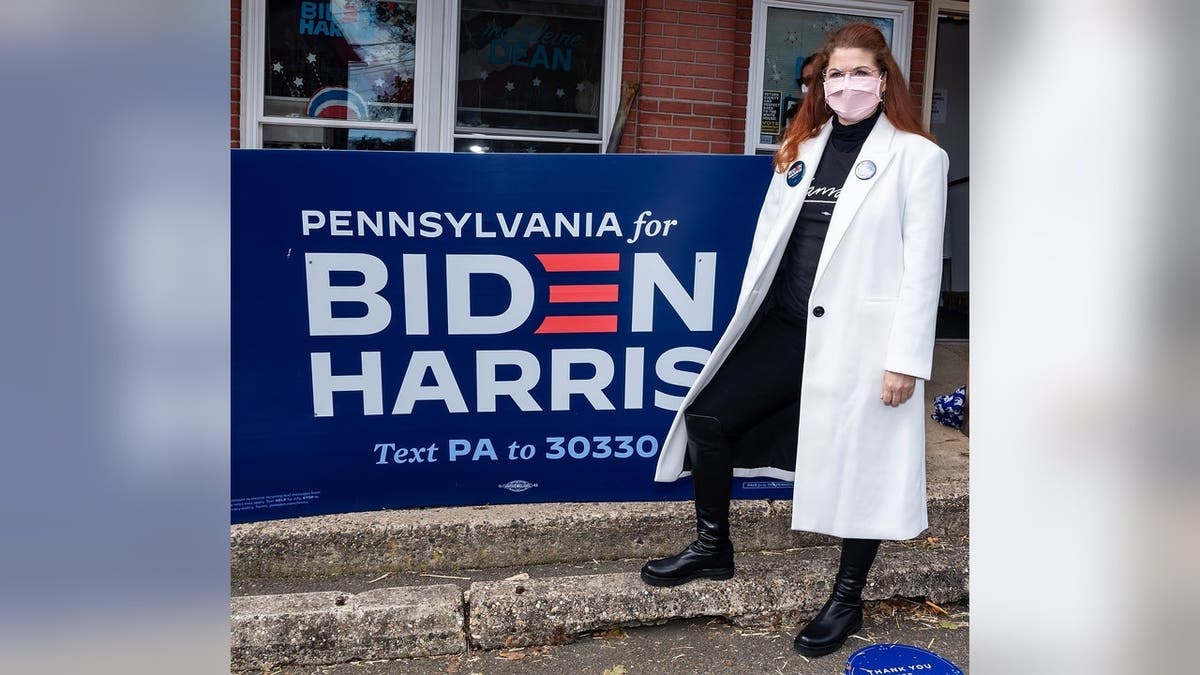 Debra Messing stands at a Get Out the Vote event in Jenkintown, Pennsylvania.