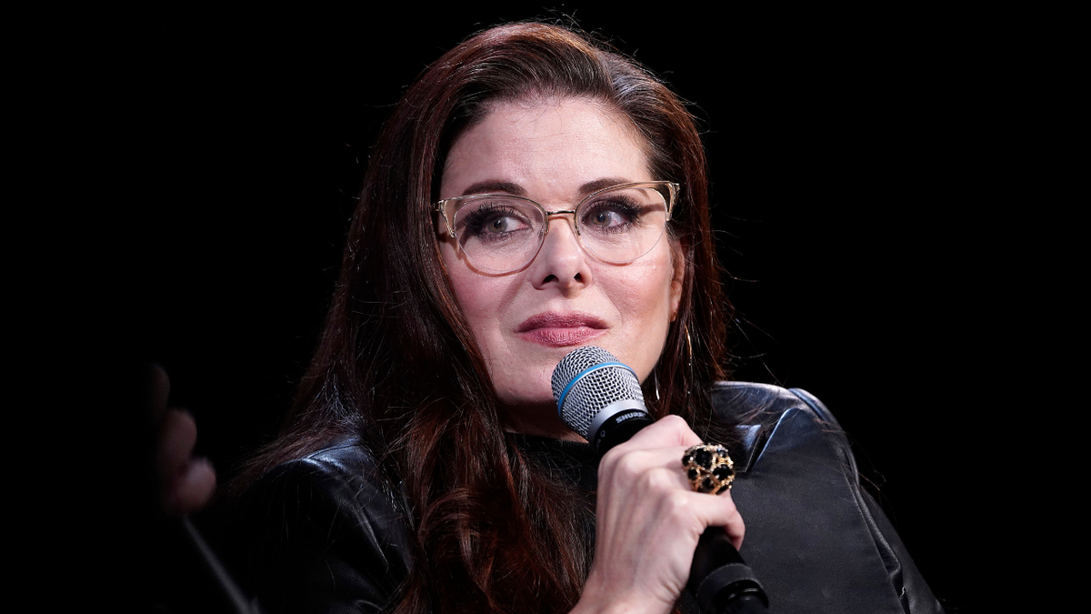 Debra Messing In Conversation With Modi Rosenfeld