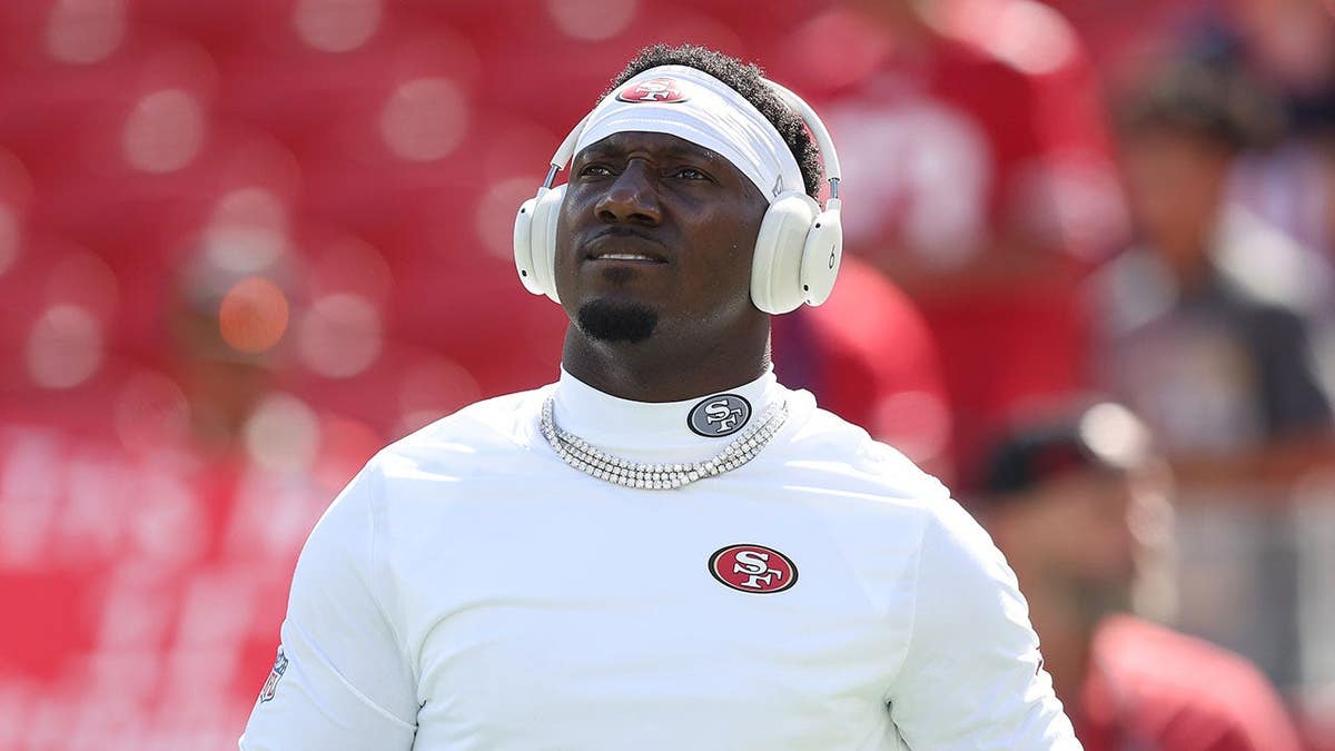 Deebo Samuel Sr. warms up before the game at Levi's Stadium.