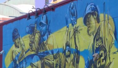 Artist paints new Brewers mural in downtown Milwaukee