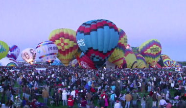 Balloons take flight with several minor crashes on day 1 of Balloon Fiesta