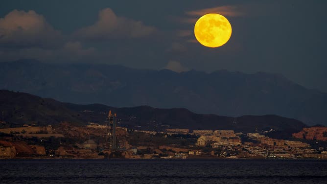 MALAGA, SPAIN - 2024/10/17: The full moon or 'Hunter's moon' is seen in the sky. During the Hunter's Moon, the first autumn full moon, is well-known as Hunter Moon because of its suitability during the hunting season.