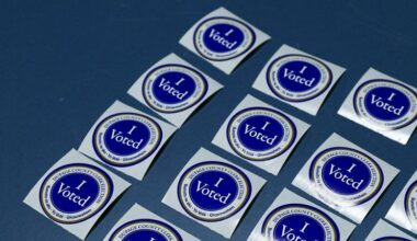 Early voting data shows emerging signs of a Democratic advantage in the midterms