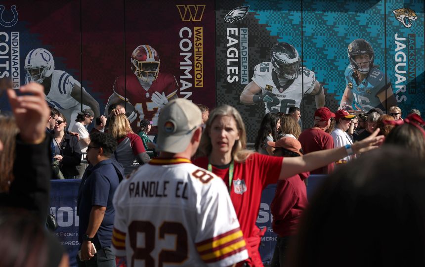 Most of the fans in attendance were Colts or Commanders fans.