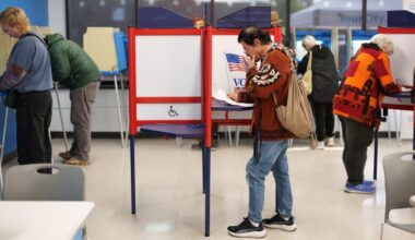 Midterm election updates: Cook Political Report shifts two races toward Democrats and one toward Republicans