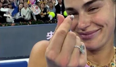 Aryna Sabalenka feeling the love in Beijing 🫰 #WTA #ChinaOpen #ArynaSabalenka #tennis - YouTube
