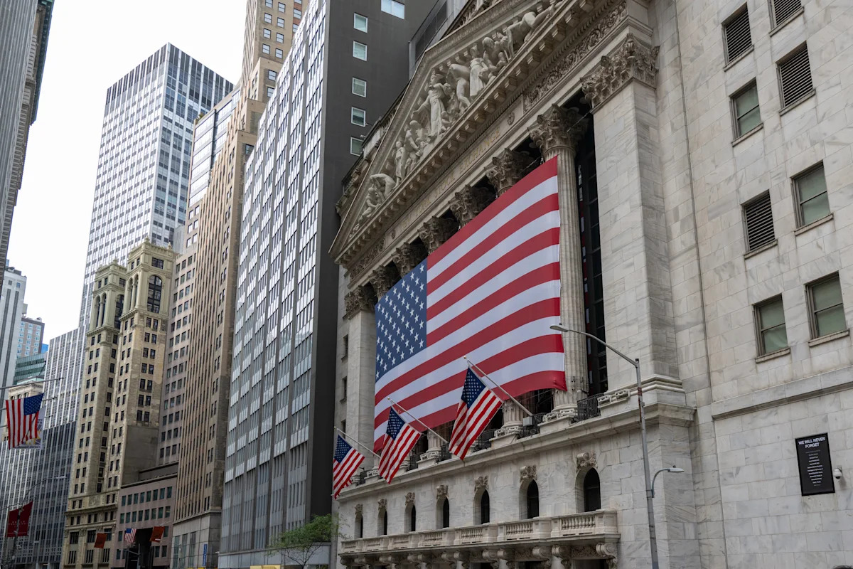 Stock market today: Dow, S&P 500 rise, Nasdaq trims losses as Treasury yields sink