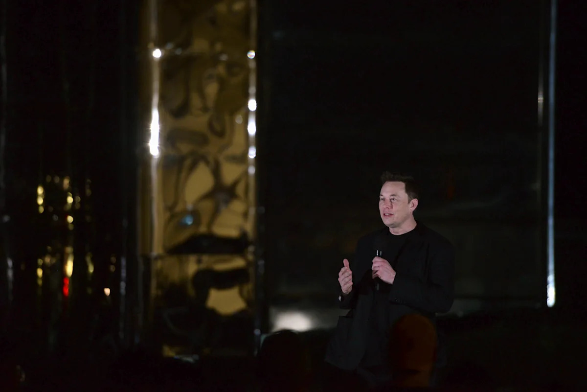 SpaceX won't follow Meta's playbook to fund its AI build-out, JPMorgan says