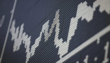 Stocks sink as traders brace for tech earnings, central bank decisions