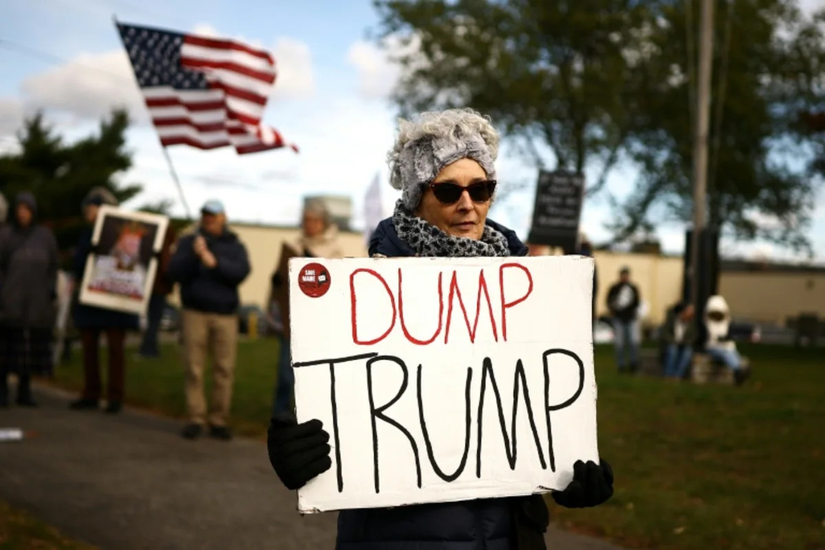 Across US, 'No Kings' events seek to boost early voting