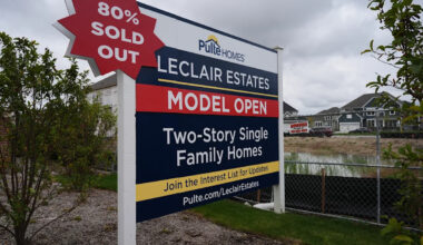 Average long-term US mortgage rate eases to 7.32% in first pullback since late August