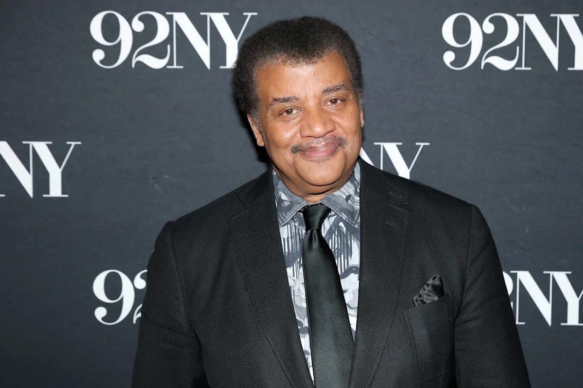 Brilliant Astrophysicist Neil deGrasse Tyson Says Time Travel Is Actually Possible
