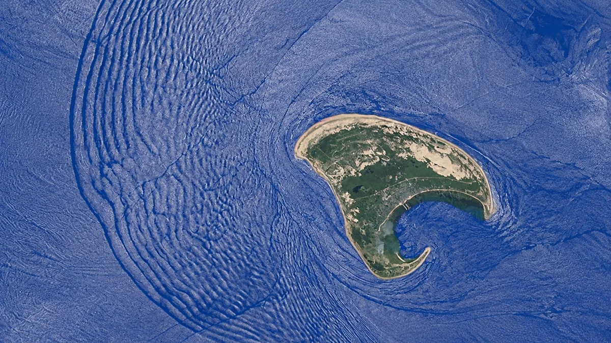 1,000-Foot ‘Invisible’ Waves Are Tearing Through the Deep Ocean (Video)