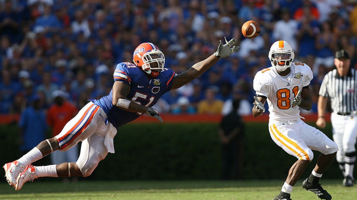 Josh Briscoe of Tennessee faces Brandon Spikes of Florida during a football game at Ben Hill Griffin Stadium.