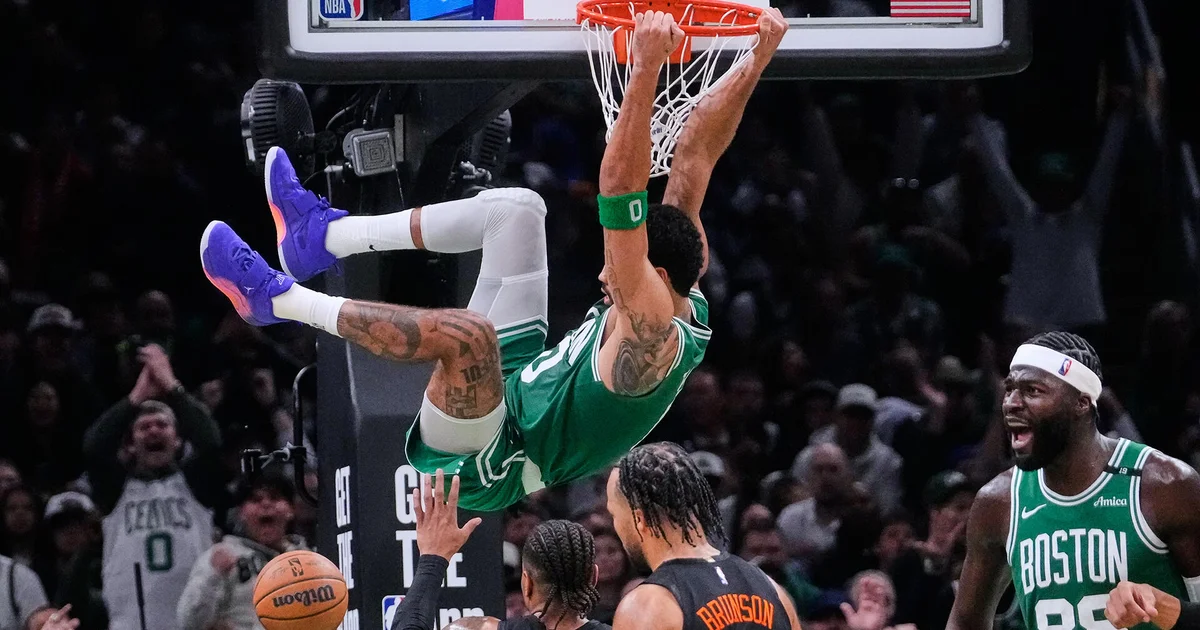 Jayson Tatum scores 36, sizzles down the stretch as Celtics fend off Knicks 107-103