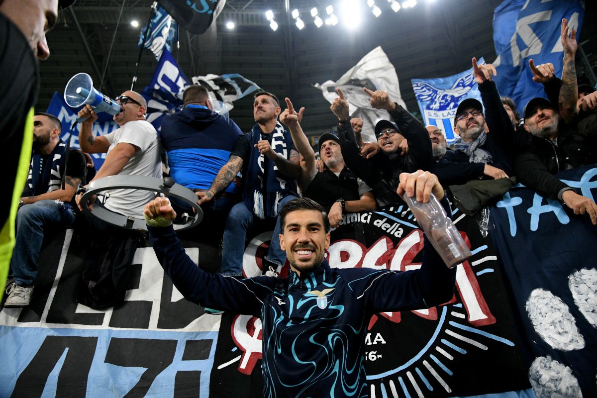 TURIN, ITALY - OCTOBER 18: Mattia Zaccagni of SS Lazio celebrates the win after during the Serie A match between Juventus and SS Lazio at on October 18, 2026 in Turin, Italy. (Photo by Marco Rosi - SS Lazio/Getty Images)