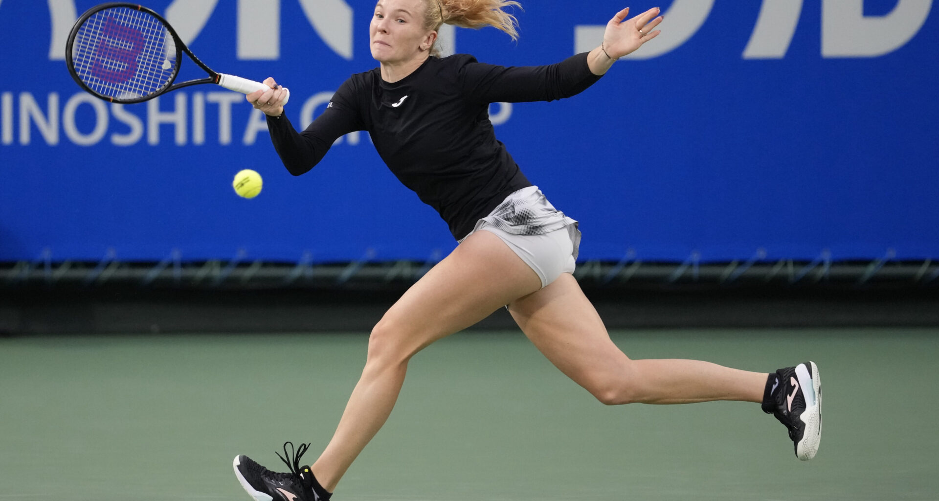 Siniakova scrambles to earn key break point in penultimate game of Osaka semis
