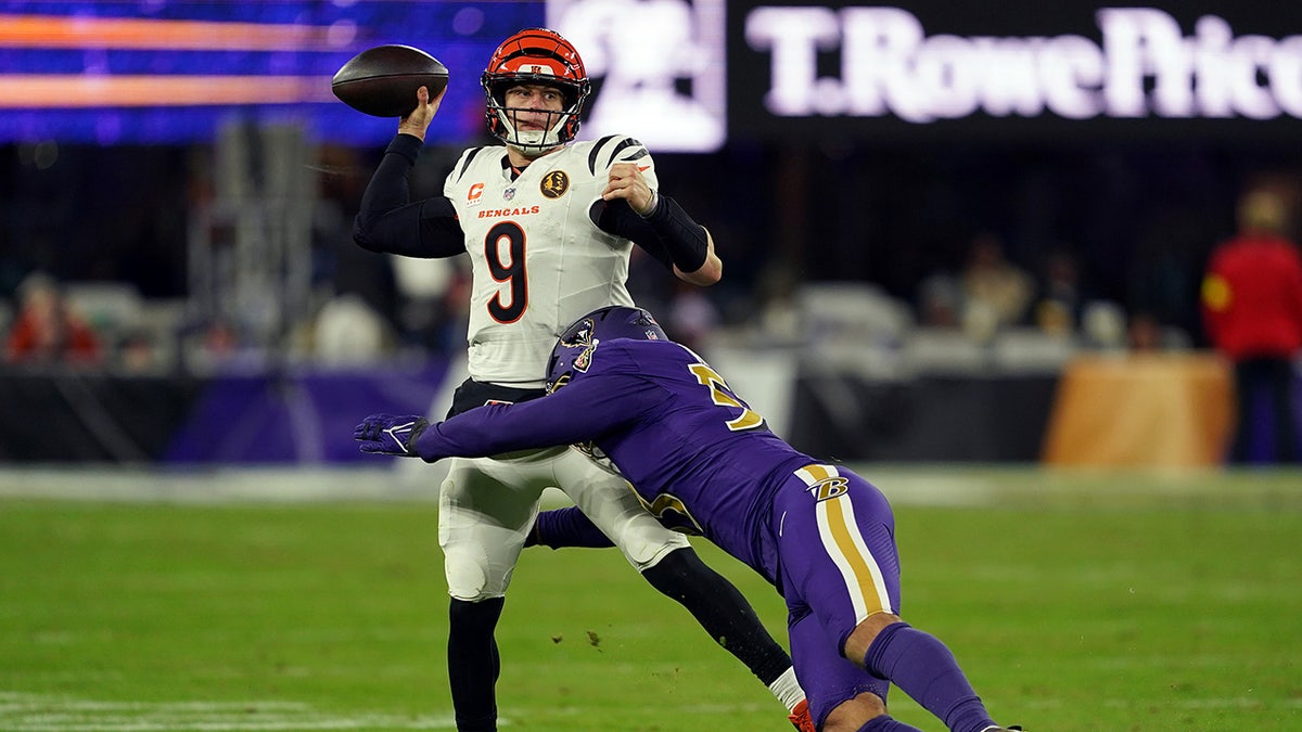 Kyle Van Noy pursues Joe Burrow