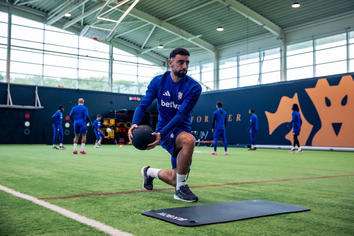 Boss quashes Fernandes fitness fears - Manchester United