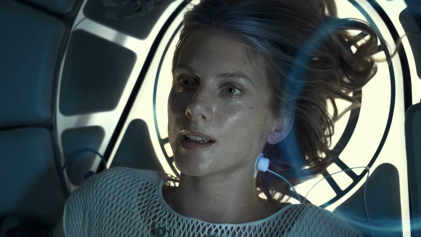 melanie laurent in the film oxygen