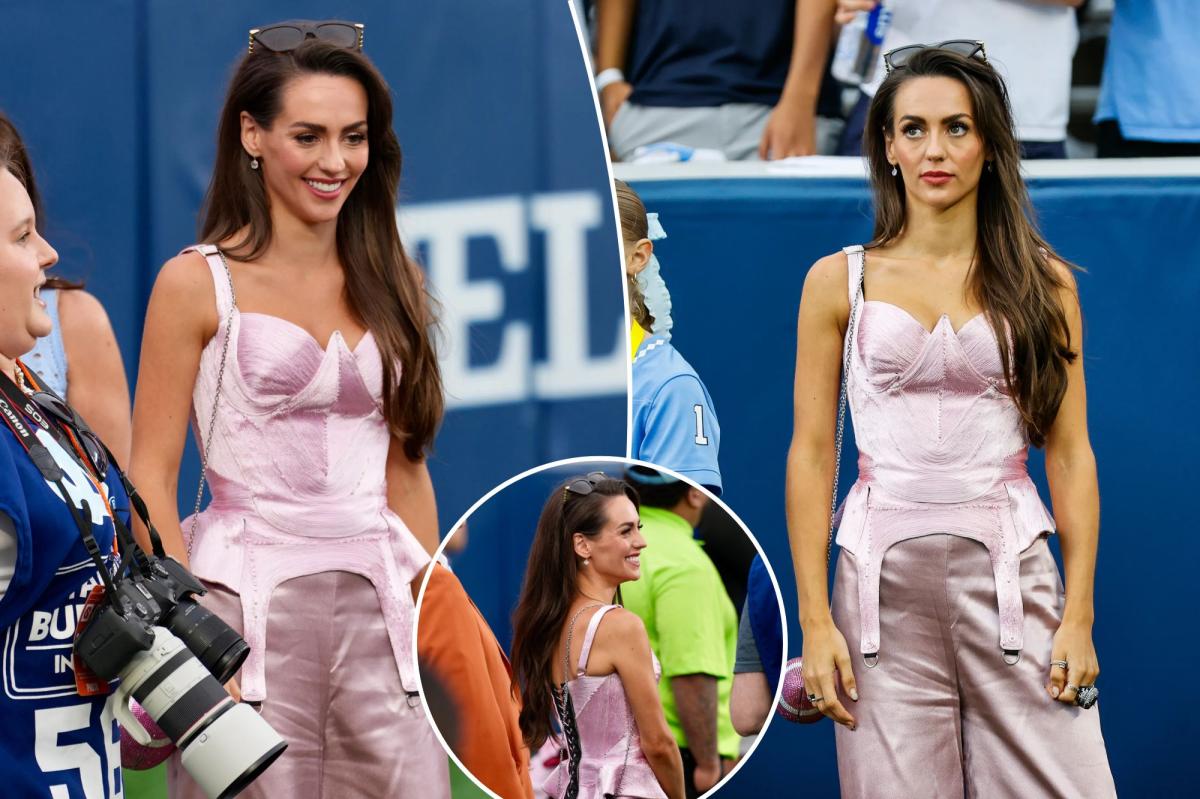 Jordon Hudson rocks pink 'Mean Girls' two-piece during UNC loss to Notre Dame
