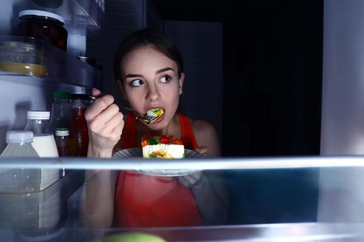 Late-night snacking raises risk of a serious disease by 20% to 30%