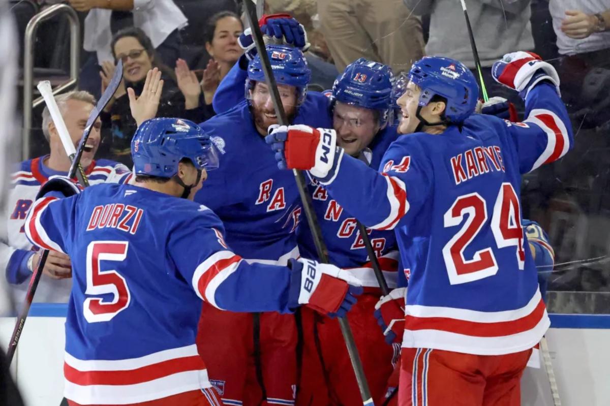 Rangers roll past Lightning to remain undefeated at MSG