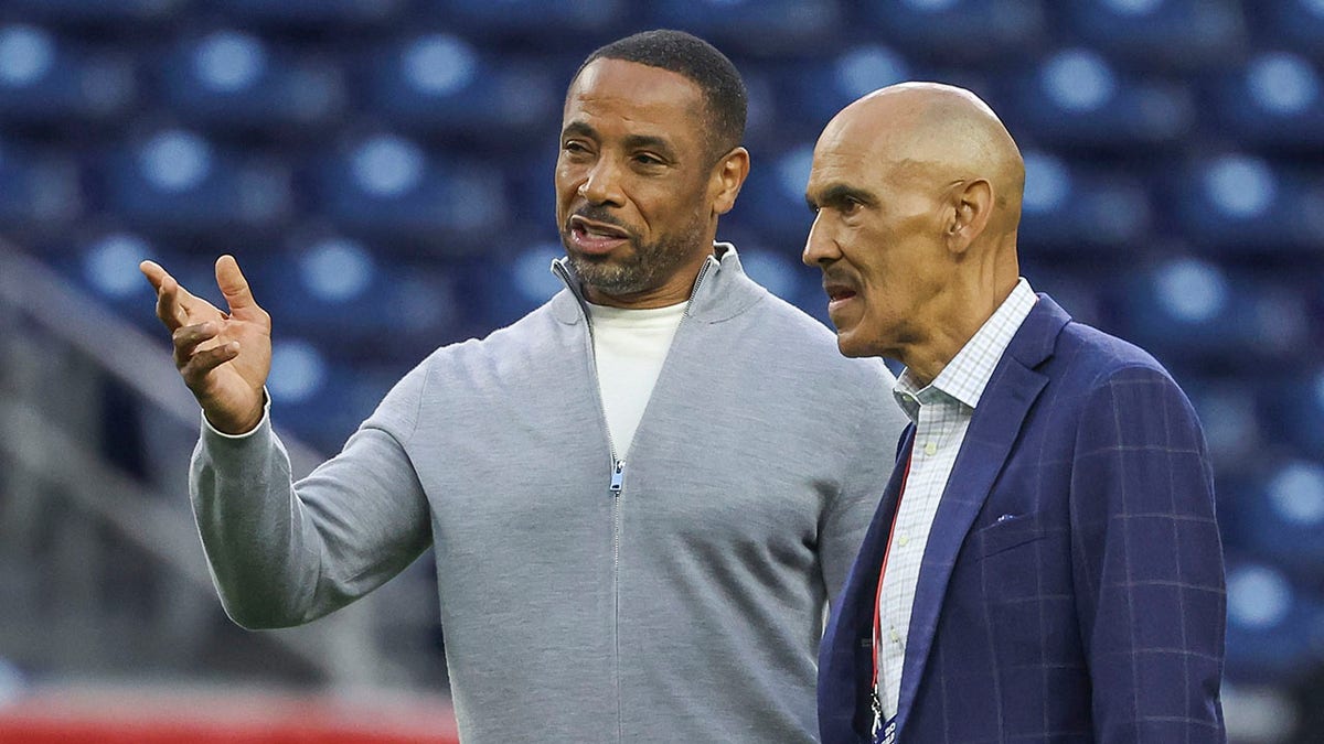 Rodney Harrison before the Texas-Lions game