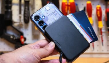 This toolless modular lever-action wallet is the coolest I’ve stuck to my phone