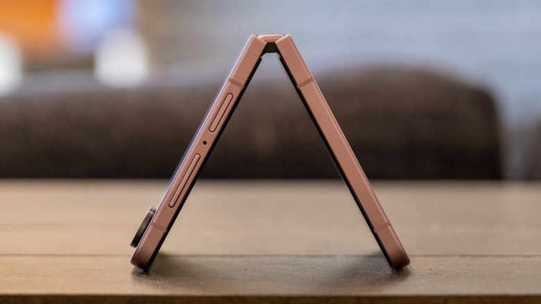 Samsung Galaxy Z Flip 8 in tent mode