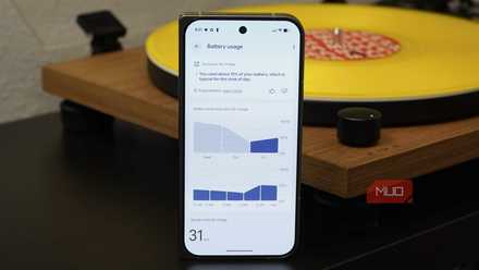Battery usage summaries on a Pixel 11 Pro Fold.