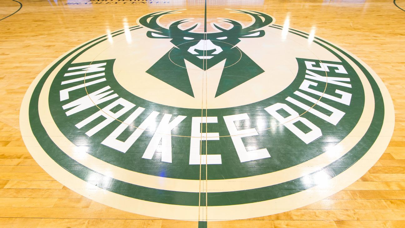 Bucks adjust home opener to avoid World Series time conflict