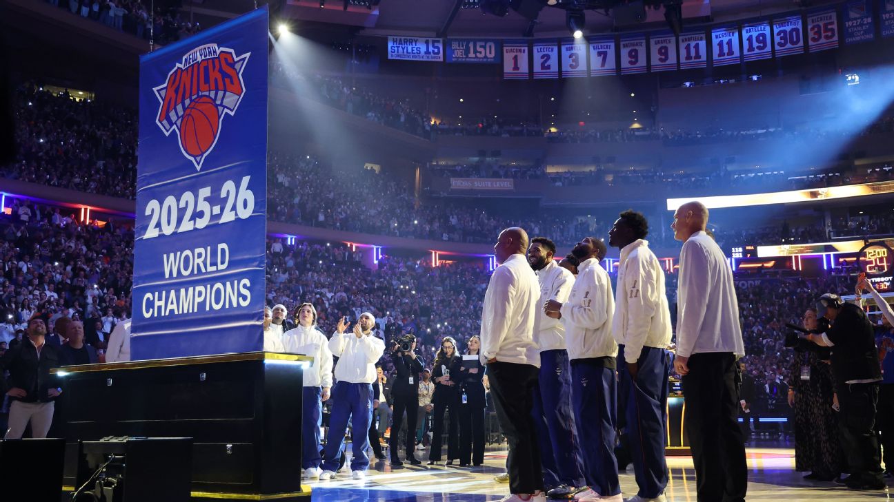 Knicks celebrate NBA title, add surprise Cup banner
