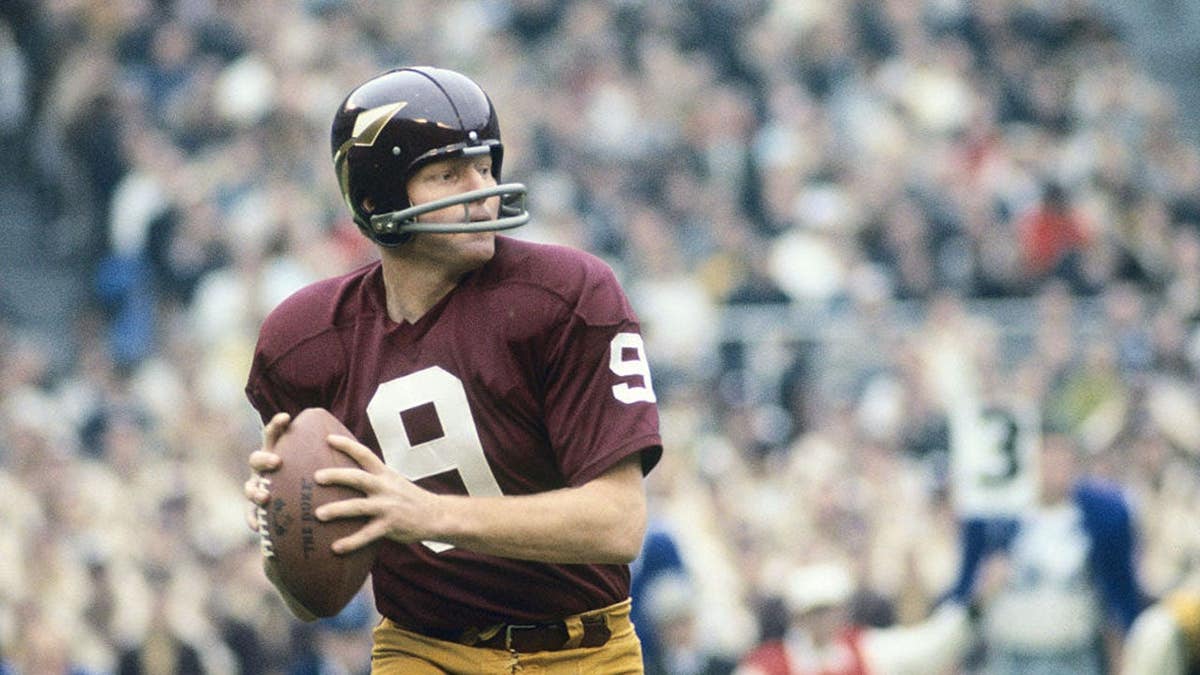 Sonny Jurgensen looks downfield during a 1968 game at RFK Stadium.