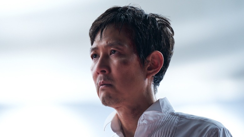 Seong Gi-hoon looks off into the distance in 