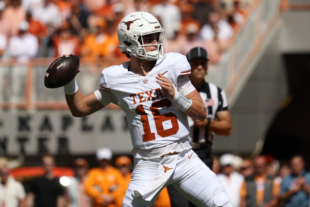 Texas Longhorns quarterback Arch Manning (16) prepares to pass the ball during a game against the Tennessee Volunteers.