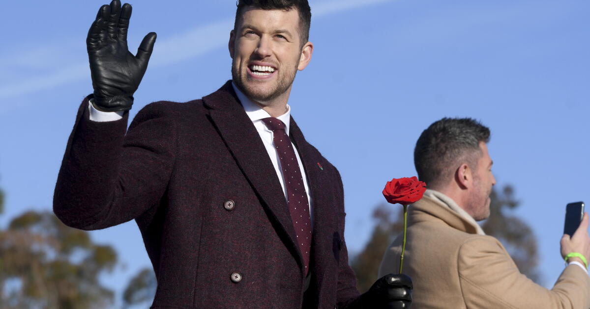 Woman who faked pregnancy by 'Bachelor' star sentenced in fraud scheme